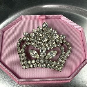Crown brooch